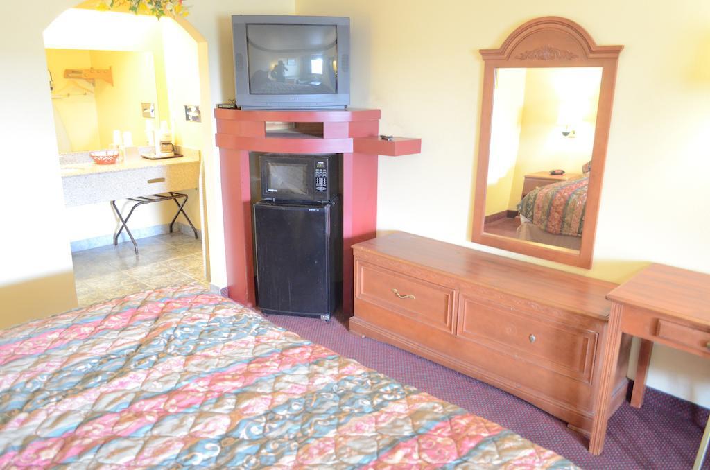 America'S Best Value Inn & Suites - Rosenberg/Houston Екстер'єр фото