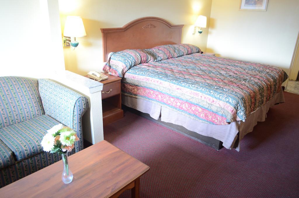 America'S Best Value Inn & Suites - Rosenberg/Houston Номер фото